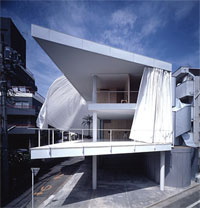 Shigeru Ban, Curtain Wall House - Photo © Hiroyuki Hirai